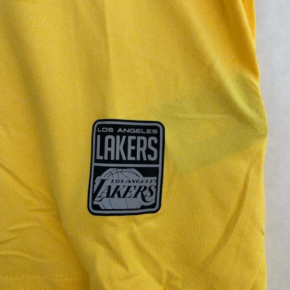 NBA Team logo T- Shirt Los Angeles Lakers Basketball Mens Size M Yellow - Picture 7 of 13